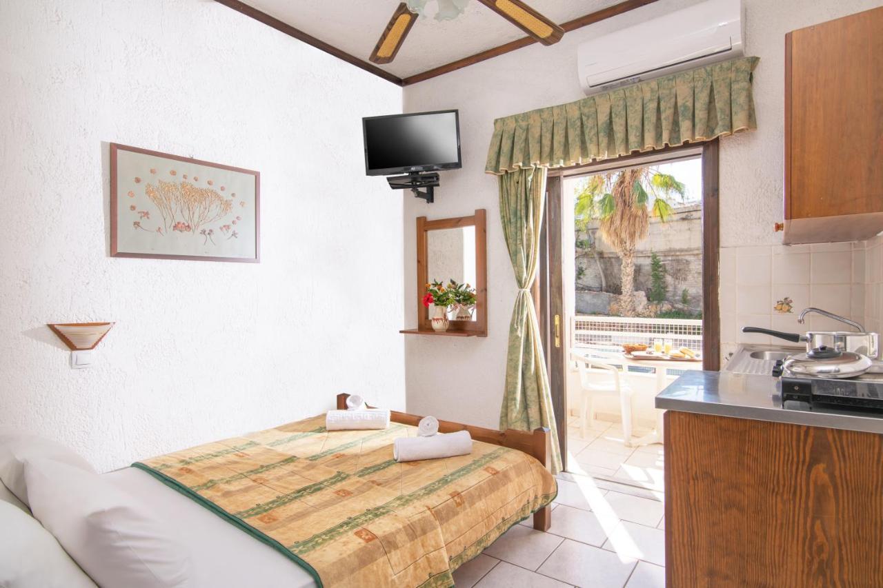 Iliostasi Beach Apartments Hersonissos  Exterior photo